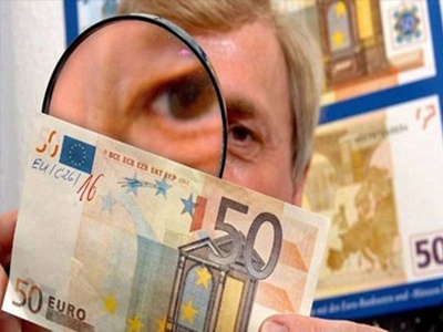 Γέμισαν τη Σαλαμίνα με πλαστά χαρτονομίσματα