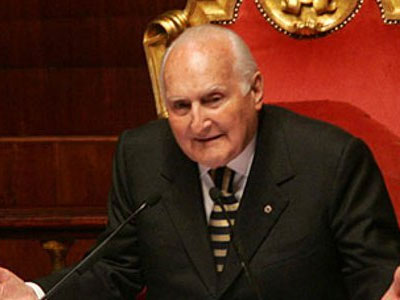 «Έφυγε» ο πρώην πρόεδρος της Ιταλίας