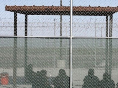 Σχέδια για δημιουργία κέντρων κράτησης μεταναστών σε νησιά