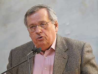 Επιστροφή με… Καραμανλή!