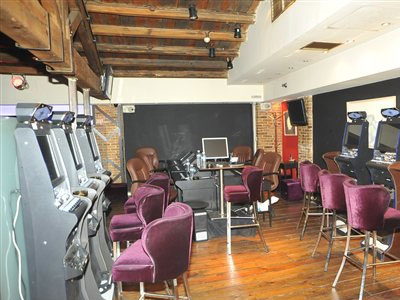 Συλλήψεις σε παράνομο καζίνο στην Πατησίων