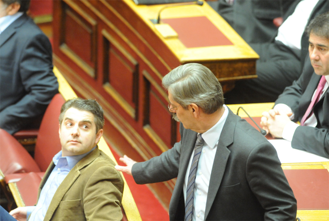 Τετ-α-τετ Λαζαρίδη με τον Ο. Κωνσταντινόπουλο