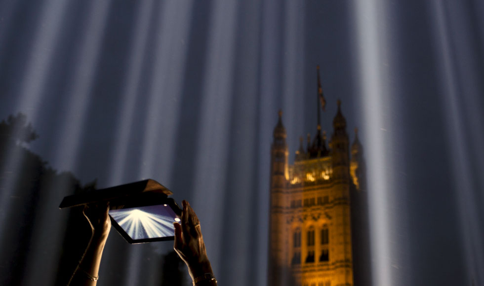 Υπερθέαμα στον ουρανό του Λονδίνου