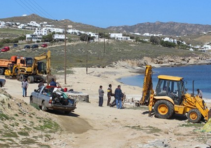 Oι μπουλντόζες στο σημείο
