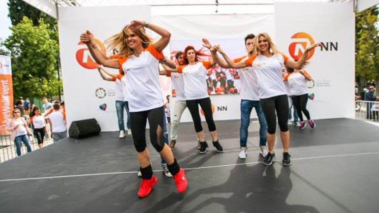 Η Σόφη Πασχάλη και η Έλενα Παπαβασιλείου στην σκηνή του Live Well Event