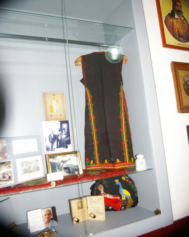 αναμνηστικά από τις προθήκες του μουσείου