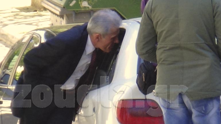 Ο εισαγγελέας Γρ. Πεπόνης συνομιλεί με την κα. Σταμάτη