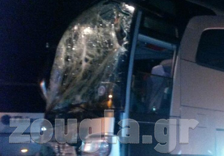 Σπασμένο παρμπρίζ λεωφορείου