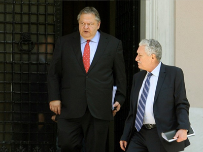 Ενημέρωση στελεχών πριν τη σύσκεψη