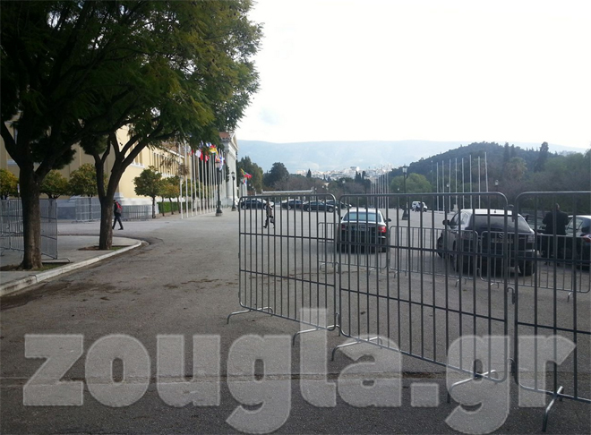 Κιγκλιδώματα για να μην πλησιάζουν οι... περίεργοι