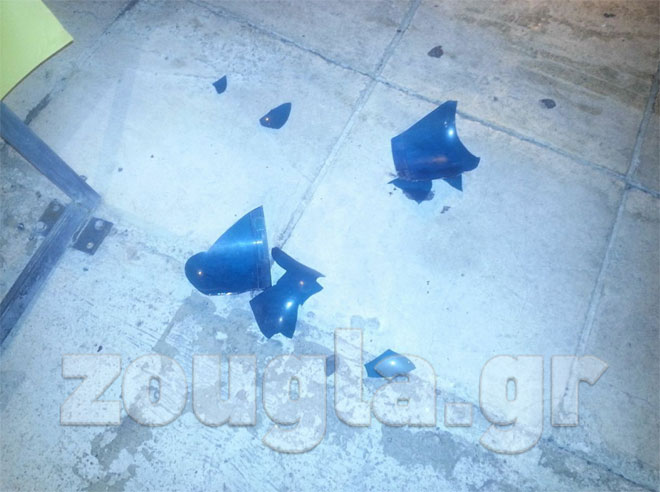 Οι δράστες, που αποφυλακίστηκαν πρόσφατα, έσπασαν τον φάρο από το περιπολικό