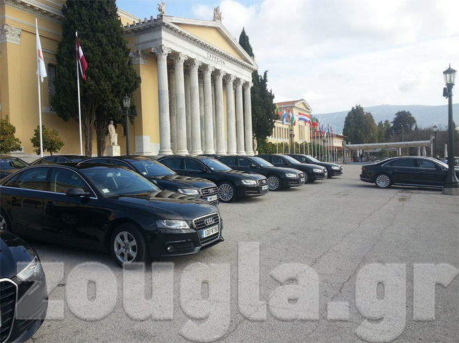 Παρατεταγμένα τα Audi A8L