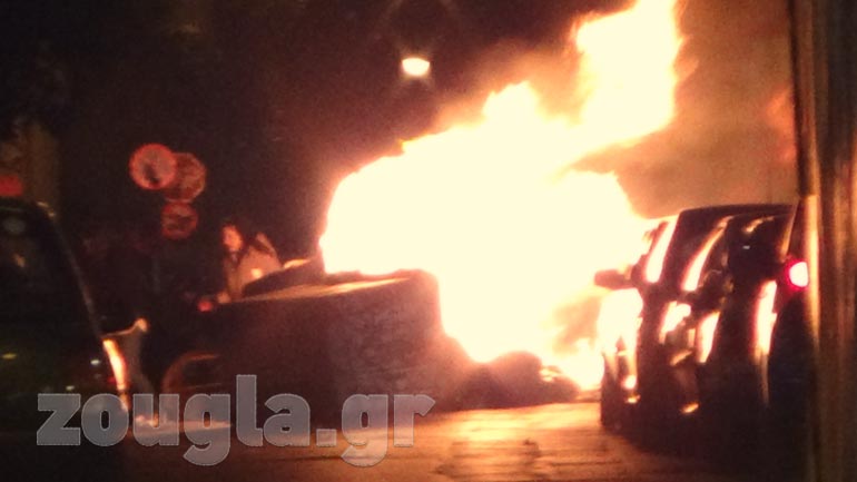 Έβαλαν φωτιά σε κάδο στην οδό Σόλωνος