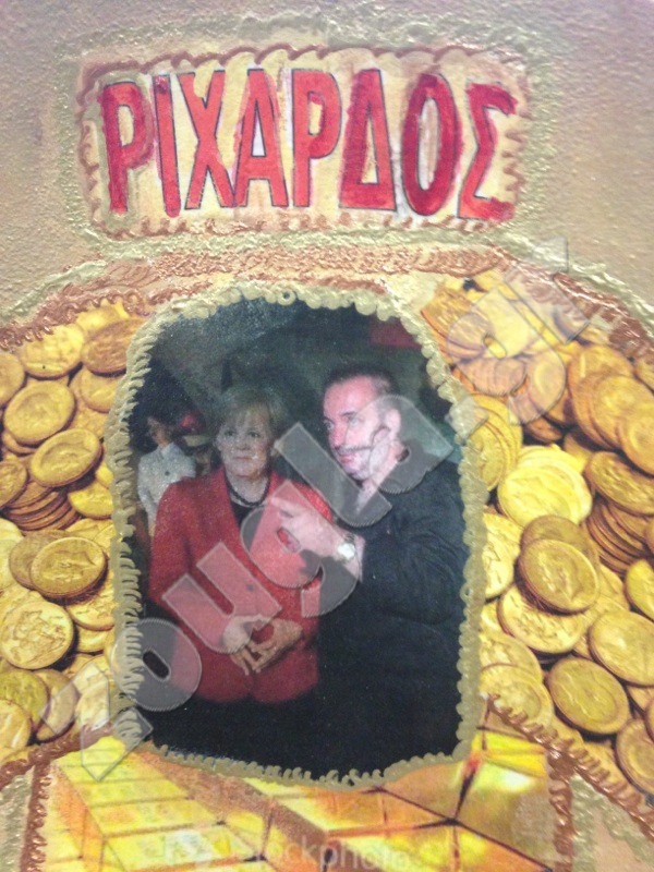 Φωτογραφία που βρέθηκε στα γραφεία του και κατασχέθηκε