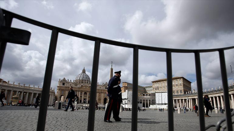 Bατικανό: 130 πράκτορες και μέλη της Ελβετικής Φρουράς προστατεύουν τον Πάπα