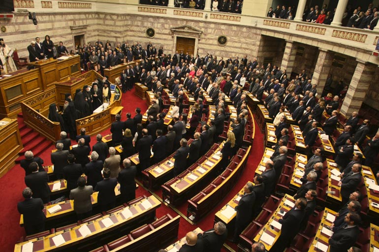 'Άξιος' φώναξαν οι βουλευτές