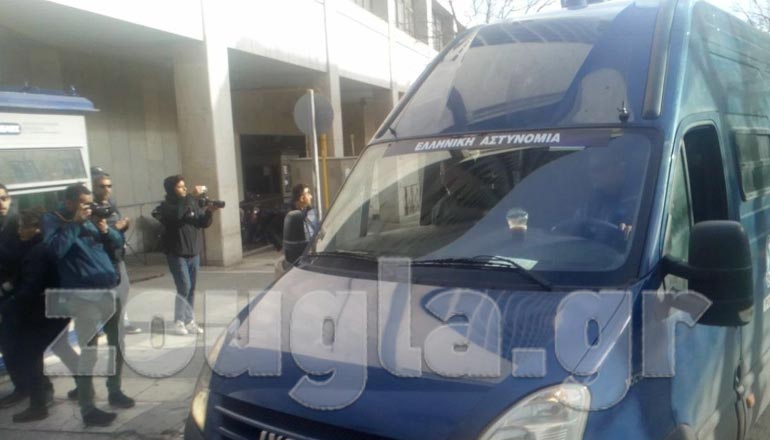 Με κλούβα της ΕΛ.ΑΣ. μετήχθη στη ΓΑΔΑ