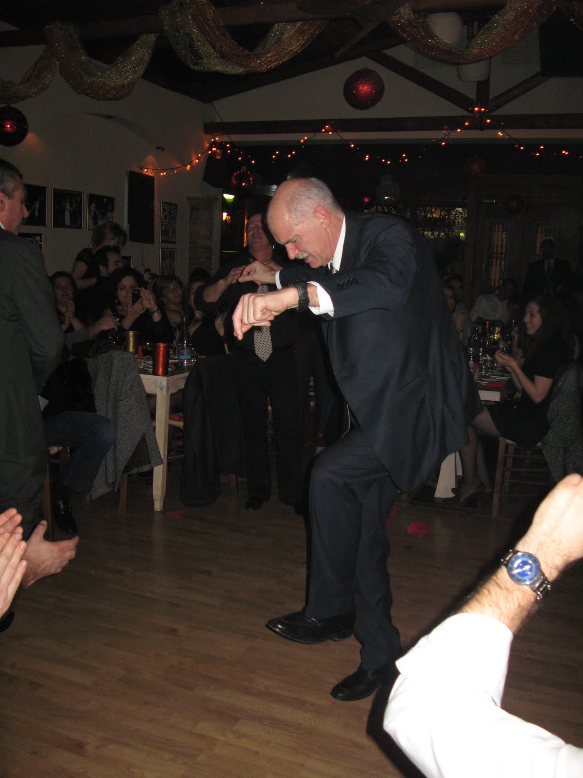 Ο πρώην πρωθυπουργός σε μεγάλα κέφια...