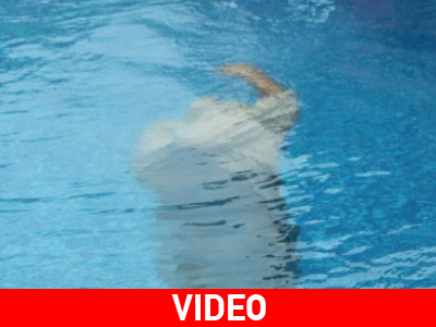 Απίστευτο κόλπο του ταχυδακτυλουργού Μελχιόρ σε πισίνα