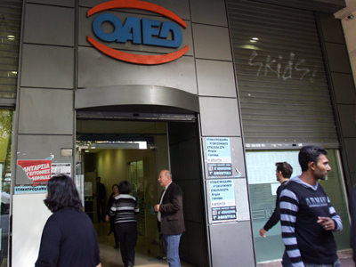 ΟΑΕΔ: Ποιοι καταλαμβάνουν τις 10.000 θέσεις κοινωφελούς εργασίας