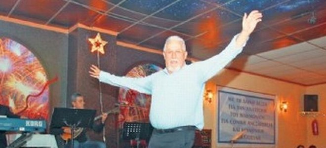 Ο Γιάννης Μανώλης επί τω έργω