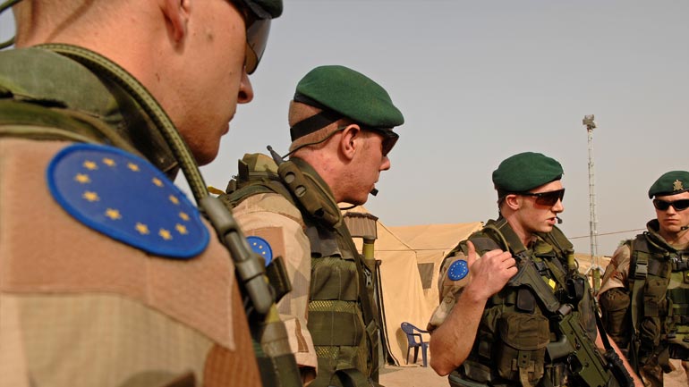 Ο Γιούνκερ προτείνει τη σύσταση ευρωπαϊκού στρατού