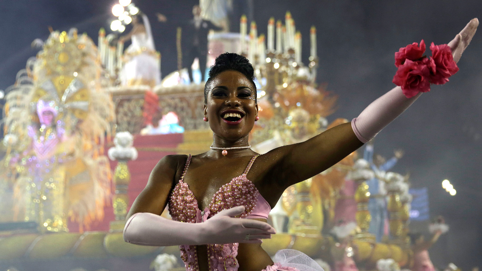 H Bραζιλία σε ρυθμούς καρναβαλιού