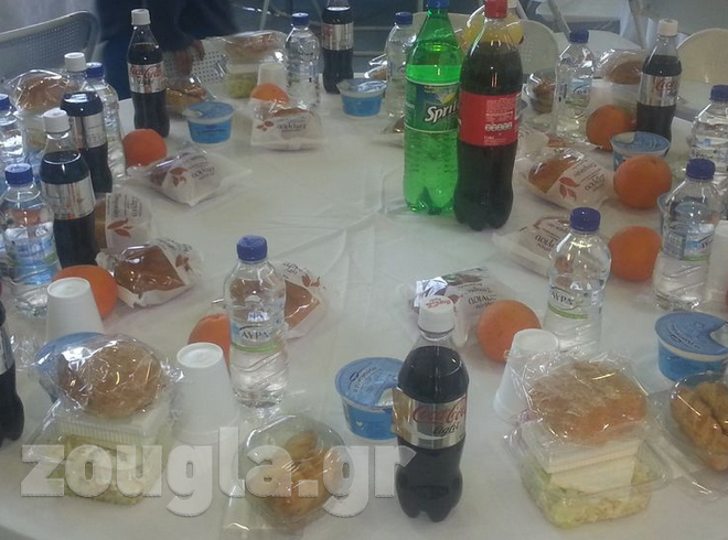 Τα στρωμένα τραπέζια