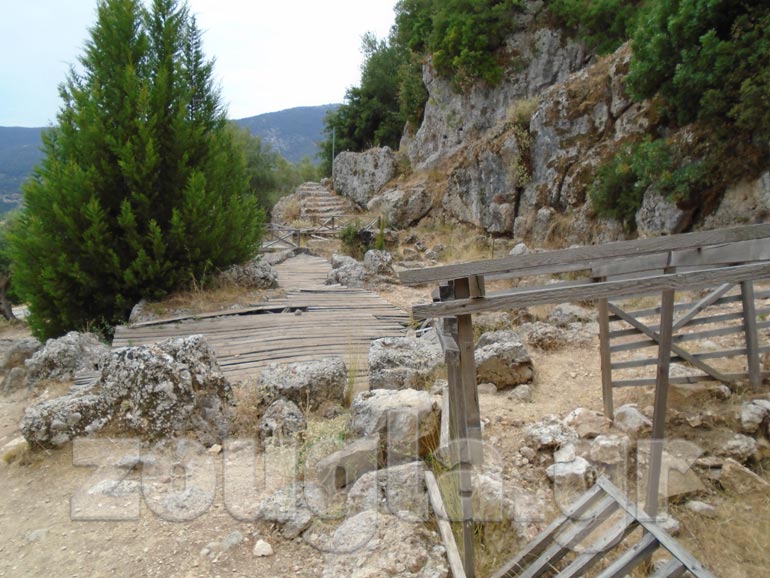 Ό,τι έχει βρεθεί και ρημάζει