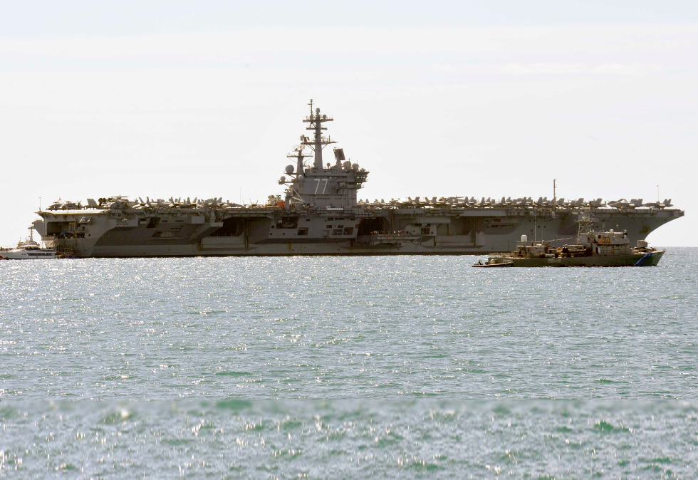 Tο αεροπλανοφόρο «USS George H W Bush» στο Φάληρο