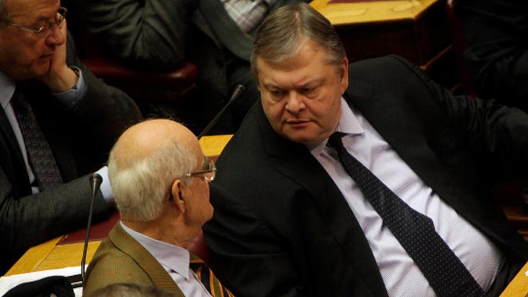 Κακλαμάνης κατά Βενιζέλου: Πρωτοστατεί στη διάλυση του ΠΑΣΟΚ