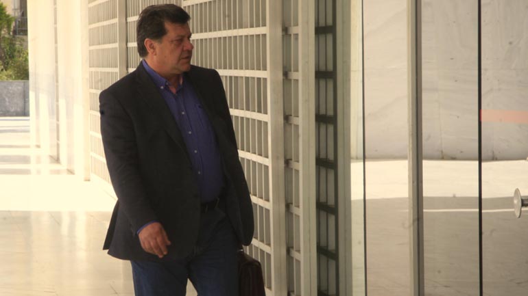 O Kαπελέρης λίγο πριν καταθέσει...