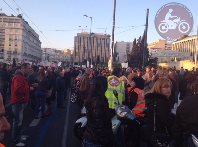Οι αγανακτισμένοι μοτοσικλετιστές στο Σύνταγμα