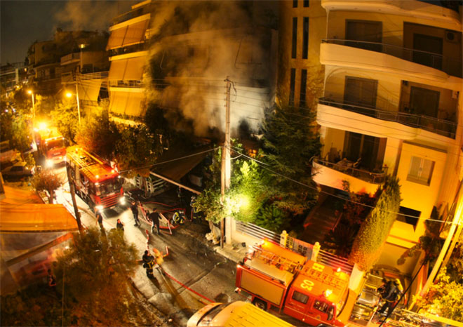Η πολυκατοικία στις φλόγες