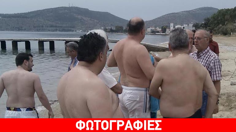 Bόλος: Ο Μπέος τα πέταξε και βούτηξε σε παραλία για να αποδείξει ότι τα νερά είναι καθαρά
