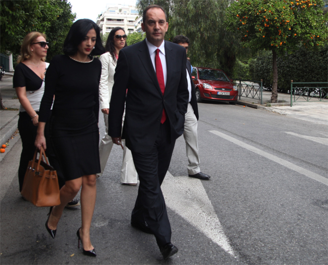 Ο νέος υφυπουργός Εργασίας Γιάννης Πλακιωτάκης με τη μνηστή του