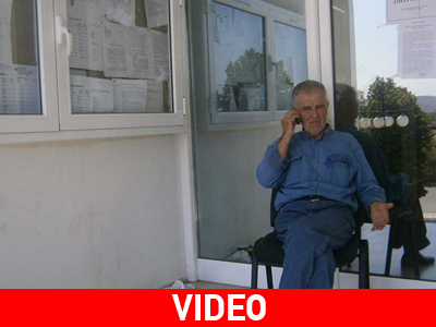 Απεργία πείνας έξω από το δημαρχείο Φαρκαδόνας Απεργία πείνας έξω από το δημαρχείο Φαρκαδόνας