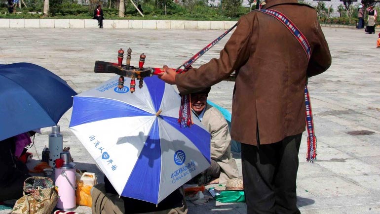 Δεν αποδίδουν λεφτά μόνο οι βίζιτες, αλλά και οι καντάδες!