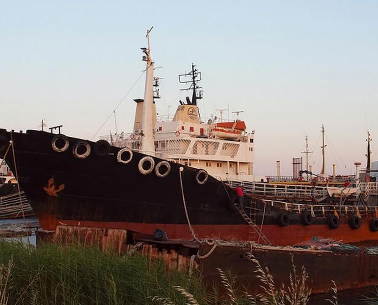 To βαπόρι από την... Περσία