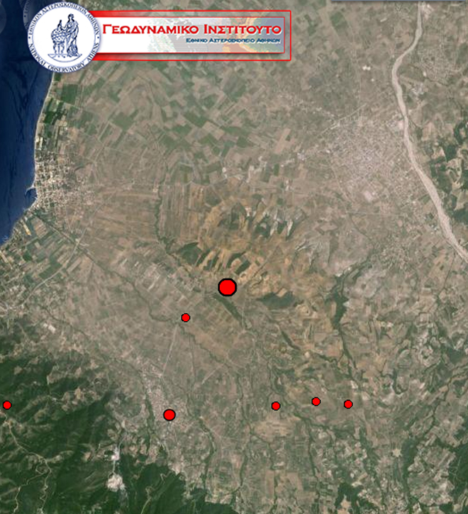 Οι κουκίδες αποτυπώνουν τη σεισμική δραστηριότητα στην περιοχή