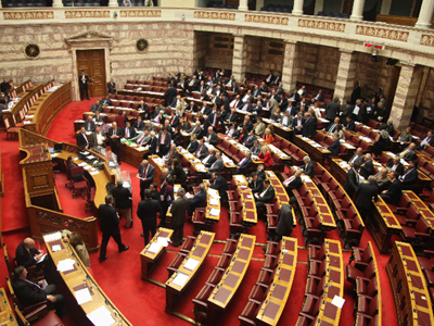 Τη Δευτέρα κατατίθεται το πολυνομοσχέδιο-φωτιά