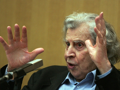 Στο πλευρό της ΕΡΤ ο Μίκης Στο πλευρό της ΕΡΤ ο Μίκης