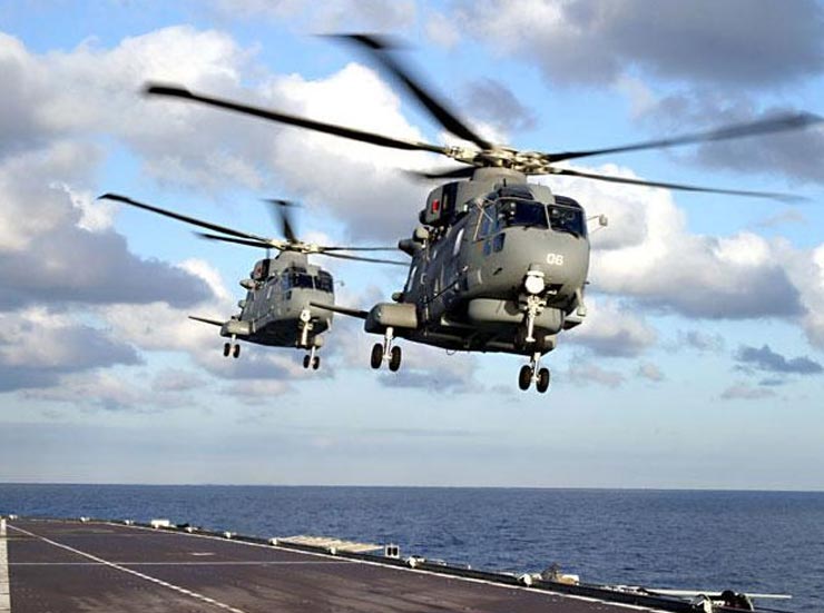 H απογείωση των ιταλικών ελικοπτέρων