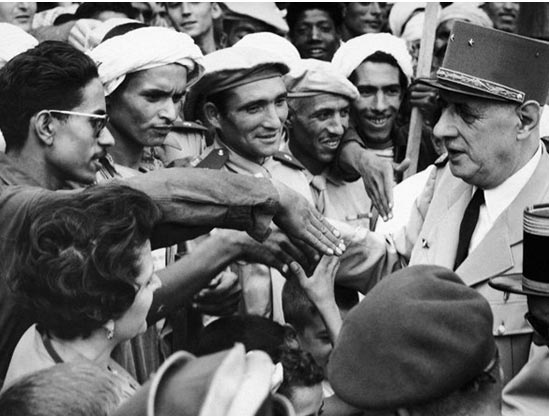 Αλγερινοί υποστηρικτές του ντε Γκωλ, στη διάρκεια του Αλγερινού πολέμου 