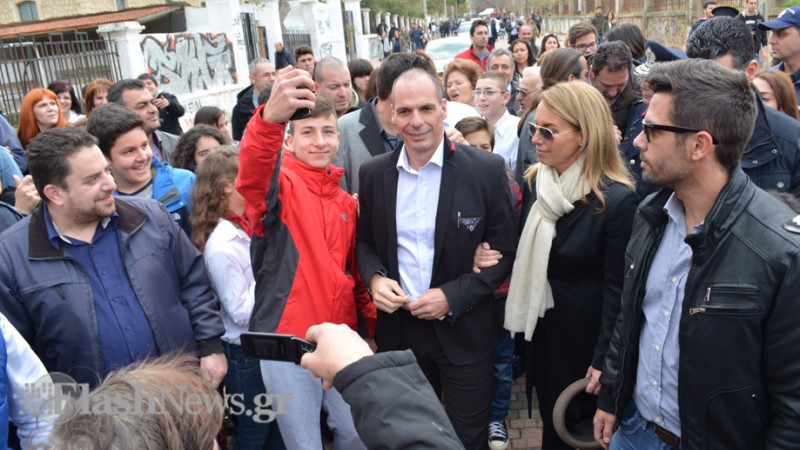 Selfies στη μέση του δρόμου