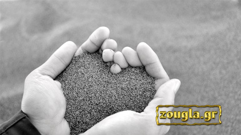 O πρώην βουλευτής αγκαλιά με τη βουλευτίνα στο Κολωνάκι