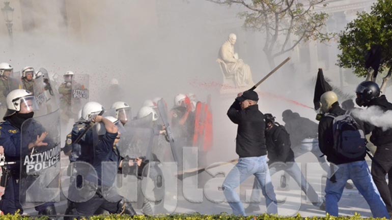 Μάχη με γκλοπ και... ρόπαλο