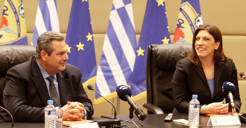 Aπό τα χαμόγελα, στα... χαρακώματα