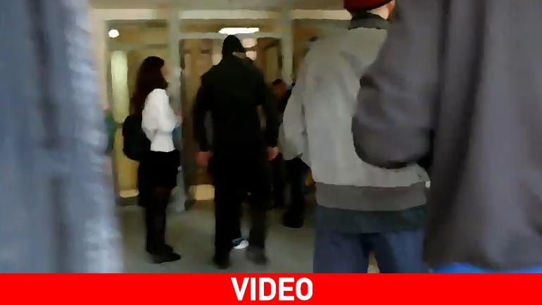 Καρέ-καρέ η επιχείρηση κατάληψης των γραφείων του ΣΥΡΙΖΑ