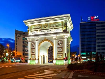 Τούρκοι και Έλληνες τουρίστες κατακλύζουν τα Σκόπια